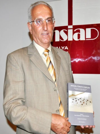                                                                                Prof.Dr. Harun Gümrükcü - Uluslararası İlişkiler Öğretim Görevlisi ve Dekan
                                                                                